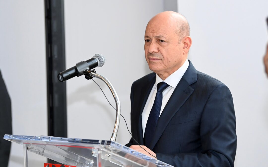 وزير الصحة يهنئ رئيس وأعضاء مجلس القيادة الرئاسي بمناسبة عيد الاستقلال 30 نوفمبر