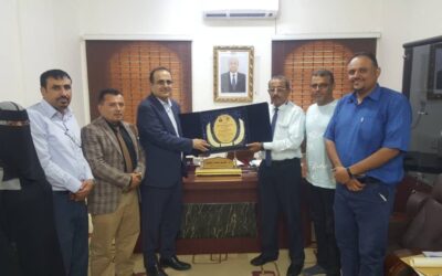 معهد أمين ناشر يكرم وزير الصحة بدرع تذكاري نظير دعمه لاستعادة المعهد مكانته الأكاديمية