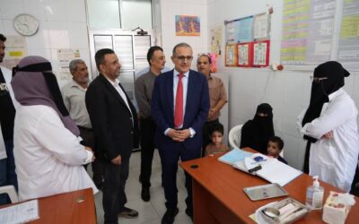 وزير الصحة يطلع على سير العمل في عدد من مرافق الرعاية الصحية الأولية بعدن