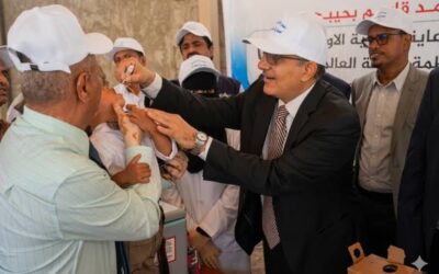 وزير الصحة يدشن الجولة الأولى من النشاط الإيصالي التكاملي بعدن ويؤكد أن التحصين خط الدفاع الأول لحماية الأطفال