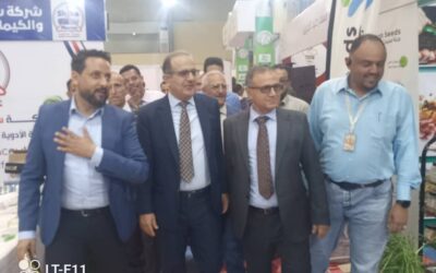 وزير الصحة ورئيس جامعة عدن يطلعان على انجازات الصناعات الدوائية بمعرض المنتجات المحلية